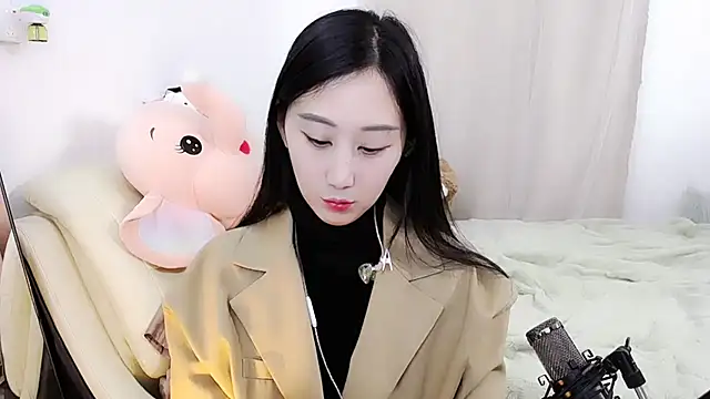 Snapshot of Alcohol_1 chatting on 12/17/24, 01:38 Alcohol 1 online show from 12/17/24, 01:38