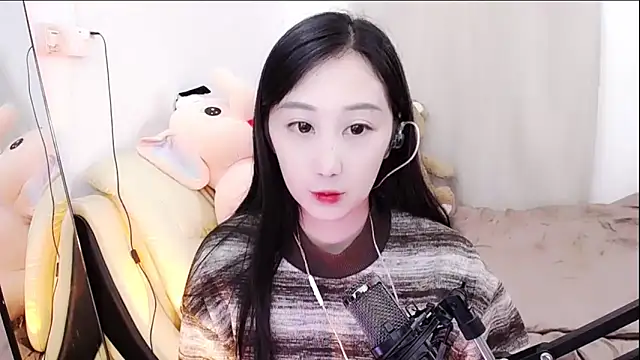 Snapshot of Alcohol_1 chatting on 10/23/25, 02:05 Alcohol 1 online show from 10/23/25, 02:05