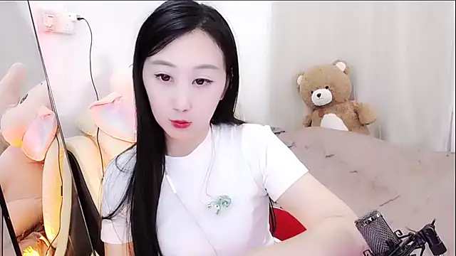 Snapshot of Alcohol_1 chatting on 10/27/25, 01:59 Alcohol 1 online show from 10/27/25, 01:59