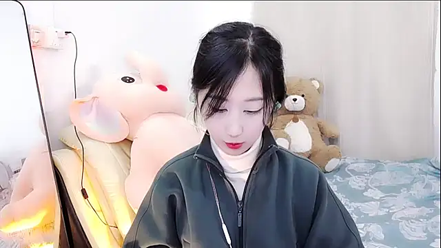 Snapshot of Alcohol_1 chatting on 11/25/25, 02:06 Alcohol 1 online show from 11/25/25, 02:06