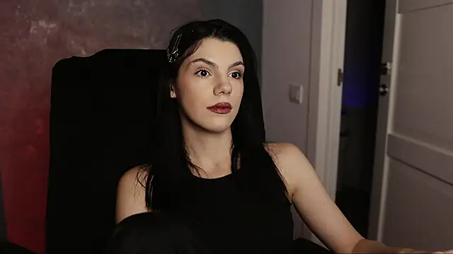 Snapshot of mistress__rochelle chatting on 02/18/25, 05:53 mistress rochelle online show from 02/18/25, 05:53