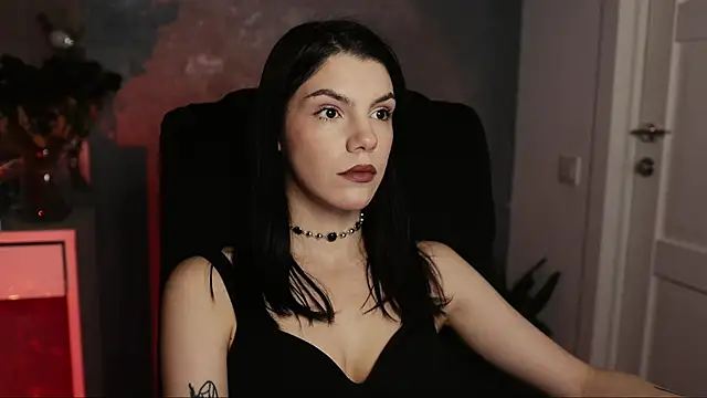 Snapshot of mistress__rochelle chatting on 02/21/25, 06:37 mistress rochelle online show from 02/21/25, 06:37