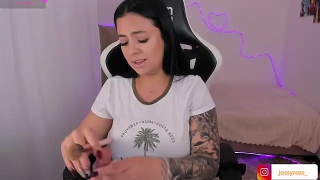 Snapshot of Victoryyy_ chatting on 10/20/25, 03:34 Victoryyy online show from 10/20/25, 03:34