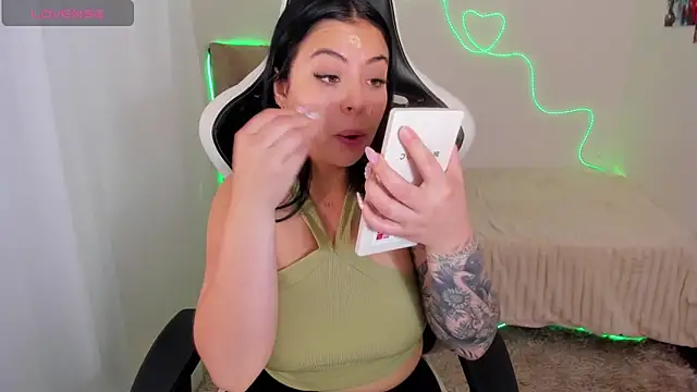 Snapshot of Victoryyy_ chatting on 11/12/25, 05:35 Victoryyy online show from 11/12/25, 05:35