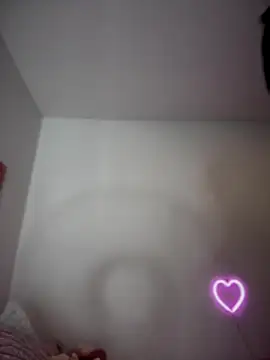 Snapshot of KatteWise chatting on 11/25/25, 12:32 KatteWise online show from 11/25/25, 12:32