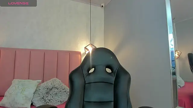 Snapshot of SUNNYCYRUS chatting on 09/23/25, 12:30 SUNNYCYRUS online show from 09/23/25, 12:30