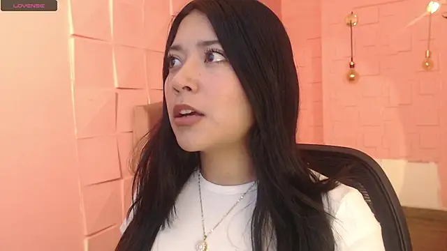 Snapshot of Susy_thomson chatting on 10/12/25, 04:11 Susy thomson online show from 10/12/25, 04:11