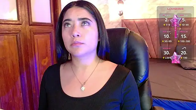 Snapshot of Susy_thomson chatting on 10/28/25, 01:42 Susy thomson online show from 10/28/25, 01:42