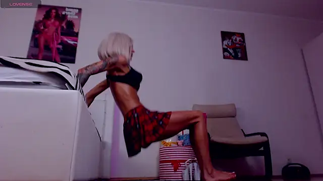 Snapshot of Sonja_Stripper_Ray chatting on 11/08/25, 09:20 Sonja Stripper Ray online show from 11/08/25, 09:20