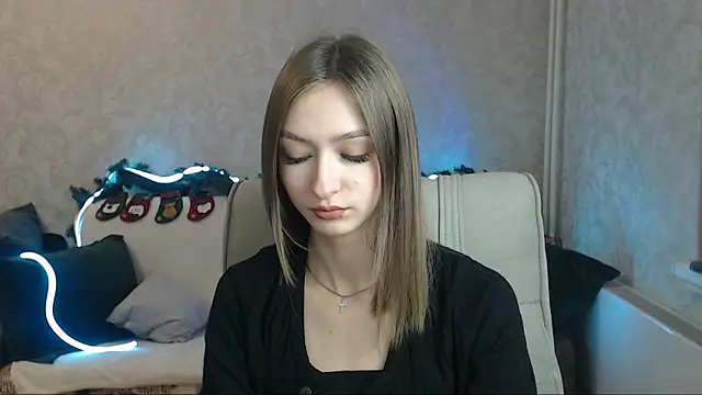 Snapshot of FlorenceDays chatting on 12/02/24, 07:47 FlorenceDays online show from 12/02/24, 07:47