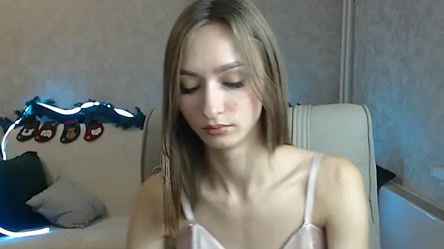 Snapshot of FlorenceDays chatting on 12/11/24, 08:47 FlorenceDays online show from 12/11/24, 08:47