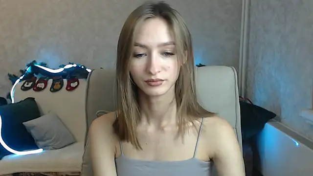 Snapshot of FlorenceDays chatting on 12/13/24, 07:47 FlorenceDays online show from 12/13/24, 07:47
