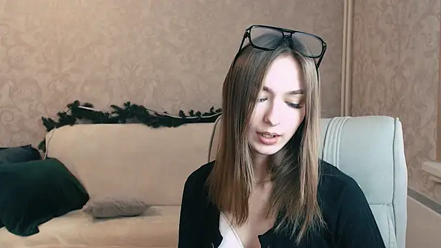 Snapshot of FlorenceDays chatting on 02/04/25, 10:10 FlorenceDays online show from 02/04/25, 10:10