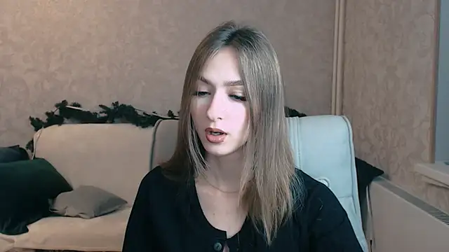 Snapshot of FlorenceDays chatting on 02/06/25, 02:11 FlorenceDays online show from 02/06/25, 02:11