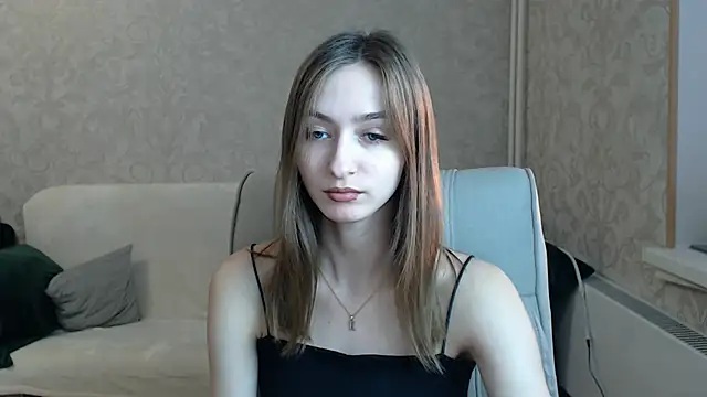 Snapshot of FlorenceDays chatting on 03/09/25, 11:36 FlorenceDays online show from 03/09/25, 11:36