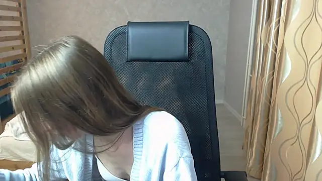 Snapshot of FlorenceDays chatting on 10/04/25, 12:52 FlorenceDays online show from 10/04/25, 12:52