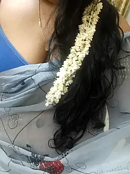 Snapshot of Janavi-janu chatting on 10/13/25, 12:16 Janavi-janu online show from 10/13/25, 12:16