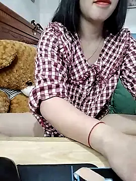 Snapshot of cream1299 chatting on 02/11/25, 08:15 cream1299 online show from 02/11/25, 08:15