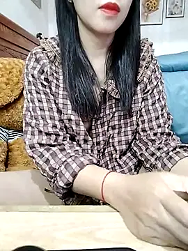 Snapshot of cream1299 chatting on 02/16/25, 12:52 cream1299 online show from 02/16/25, 12:52