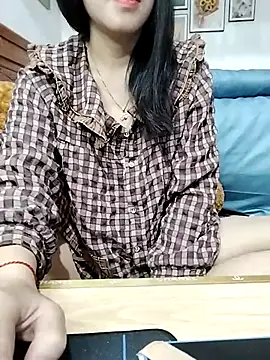 Snapshot of cream1299 chatting on 02/16/25, 09:27 cream1299 online show from 02/16/25, 09:27