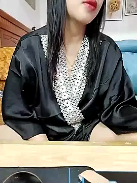 Snapshot of cream1299 chatting on 02/18/25, 01:21 cream1299 online show from 02/18/25, 01:21