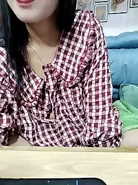 Snapshot of cream1299 chatting on 02/19/25, 03:28 cream1299 online show from 02/19/25, 03:28
