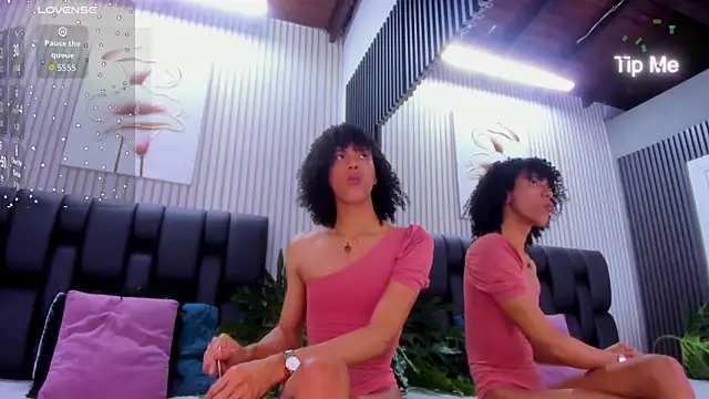 Camille Cedrik online show from 10/24/25, 08:16