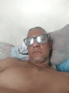 Snapshot of OscarGuerr chatting on 10/10/25, 02:49 OscarGuerr online show from 10/10/25, 02:49