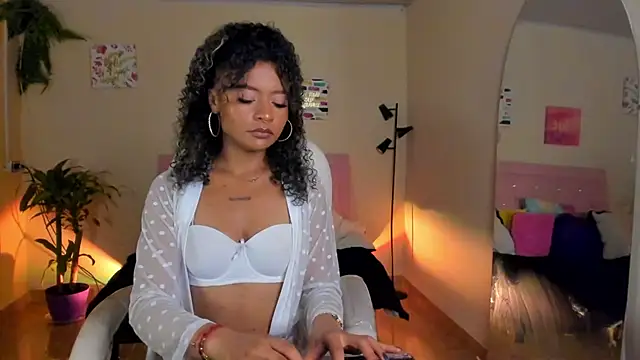 Snapshot of keyla_roberts777 chatting on 01/05/25, 03:32 keyla roberts777 online show from 01/05/25, 03:32