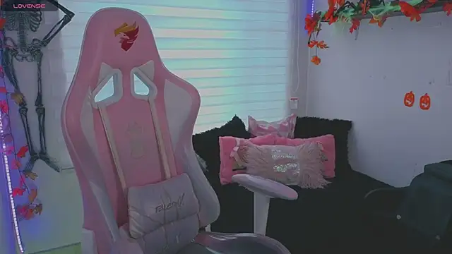 keyla roberts777 online show from 10/14/25, 12:50