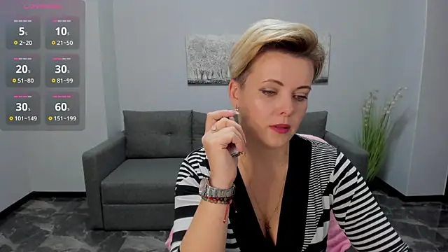 Snapshot of Julia_Wilsone chatting on 12/02/24, 10:39 Julia Wilsone online show from 12/02/24, 10:39