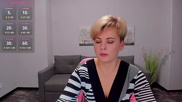 Snapshot of Julia_Wilsone chatting on 12/11/24, 01:28 Julia Wilsone online show from 12/11/24, 01:28