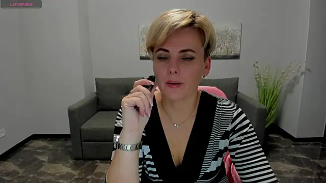 Snapshot of Julia_Wilsone chatting on 12/12/24, 05:26 Julia Wilsone online show from 12/12/24, 05:26