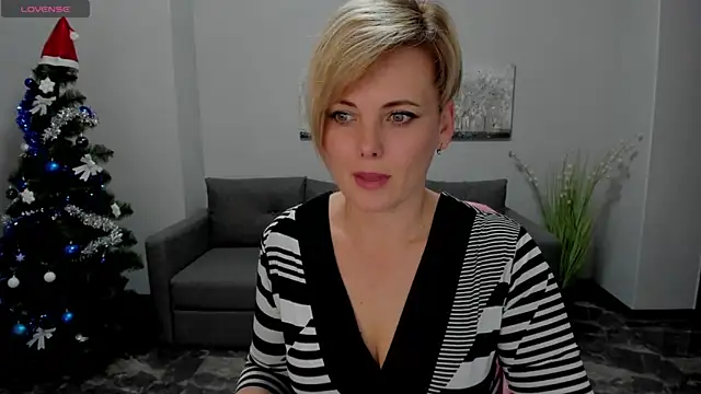Snapshot of Julia_Wilsone chatting on 12/29/24, 04:30 Julia Wilsone online show from 12/29/24, 04:30