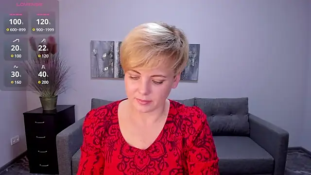 Snapshot of Julia_Wilsone chatting on 01/12/25, 01:37 Julia Wilsone online show from 01/12/25, 01:37