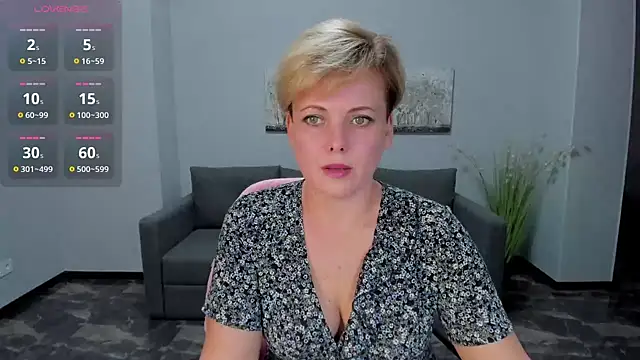 Snapshot of Julia_Wilsone chatting on 01/14/25, 02:00 Julia Wilsone online show from 01/14/25, 02:00