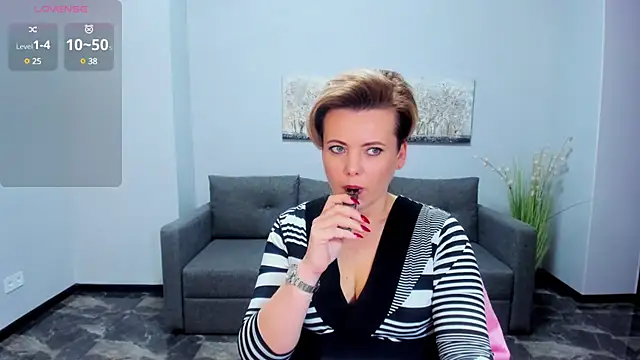 Snapshot of Julia_Wilsone chatting on 02/07/25, 12:39 Julia Wilsone online show from 02/07/25, 12:39