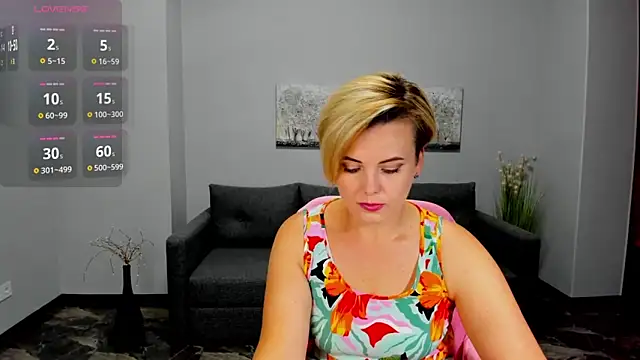 Snapshot of Julia_Wilsone chatting on 09/11/25, 11:43 Julia Wilsone online show from 09/11/25, 11:43
