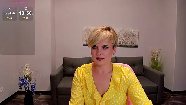 Snapshot of Julia_Wilsone chatting on 09/17/25, 12:18 Julia Wilsone online show from 09/17/25, 12:18