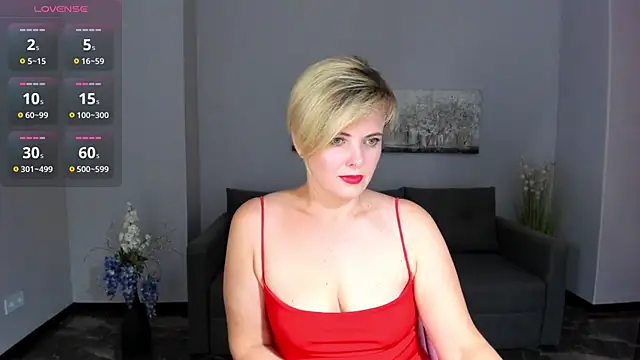 Snapshot of Julia_Wilsone chatting on 09/23/25, 12:19 Julia Wilsone online show from 09/23/25, 12:19