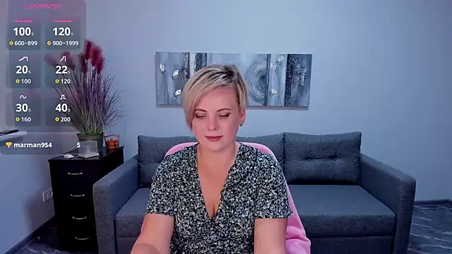 Snapshot of Julia_Wilsone chatting on 10/21/25, 12:28 Julia Wilsone online show from 10/21/25, 12:28