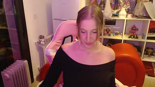 Snapshot of Pinkyladyxxx chatting on 12/10/24, 09:54 Pinkyladyxxx online show from 12/10/24, 09:54