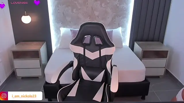 Snapshot of nicky_peyton chatting on 10/26/25, 03:01 nicky peyton online show from 10/26/25, 03:01