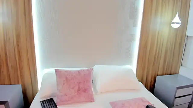 Snapshot of nicky_peyton chatting on 11/09/25, 03:05 nicky peyton online show from 11/09/25, 03:05