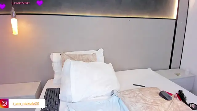 Snapshot of nicky_peyton chatting on 11/13/25, 03:38 nicky peyton online show from 11/13/25, 03:38