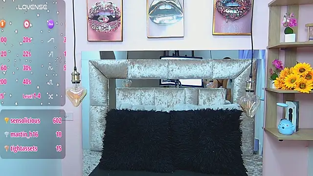 Vaioletcooper online show from 03/15/25, 10:55
