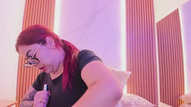 juicy led  online show from 02/24/25, 11:21