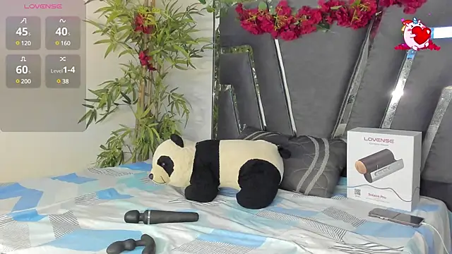 Snapshot of Black_Rose2 chatting on 02/22/25, 11:35 Black Rose2 online show from 02/22/25, 11:35