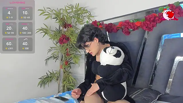 Snapshot of Black_Rose2 chatting on 03/19/25, 02:46 Black Rose2 online show from 03/19/25, 02:46
