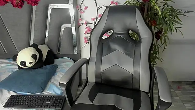 Snapshot of Black_Rose2 chatting on 10/09/25, 12:03 Black Rose2 online show from 10/09/25, 12:03